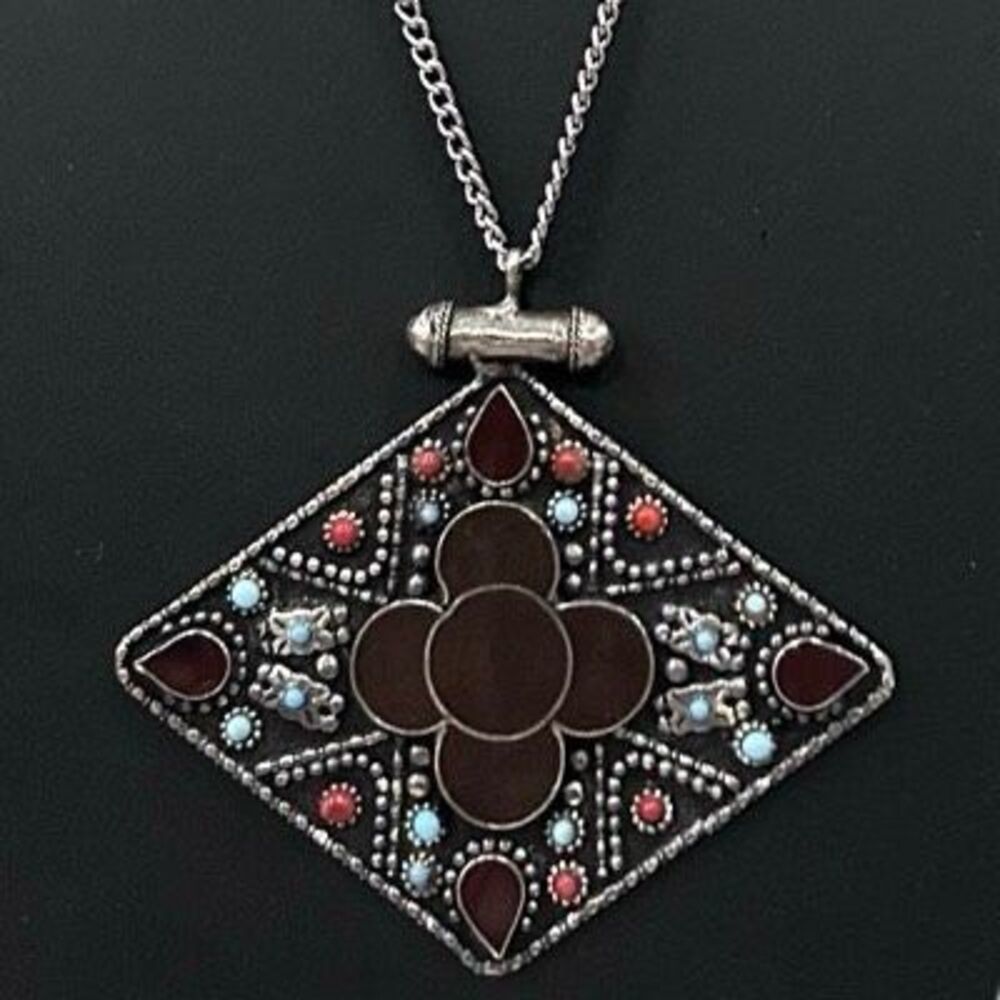 Chunky Pendant Statement Necklace Women's Silver-toned Diamond-shaped Pendant